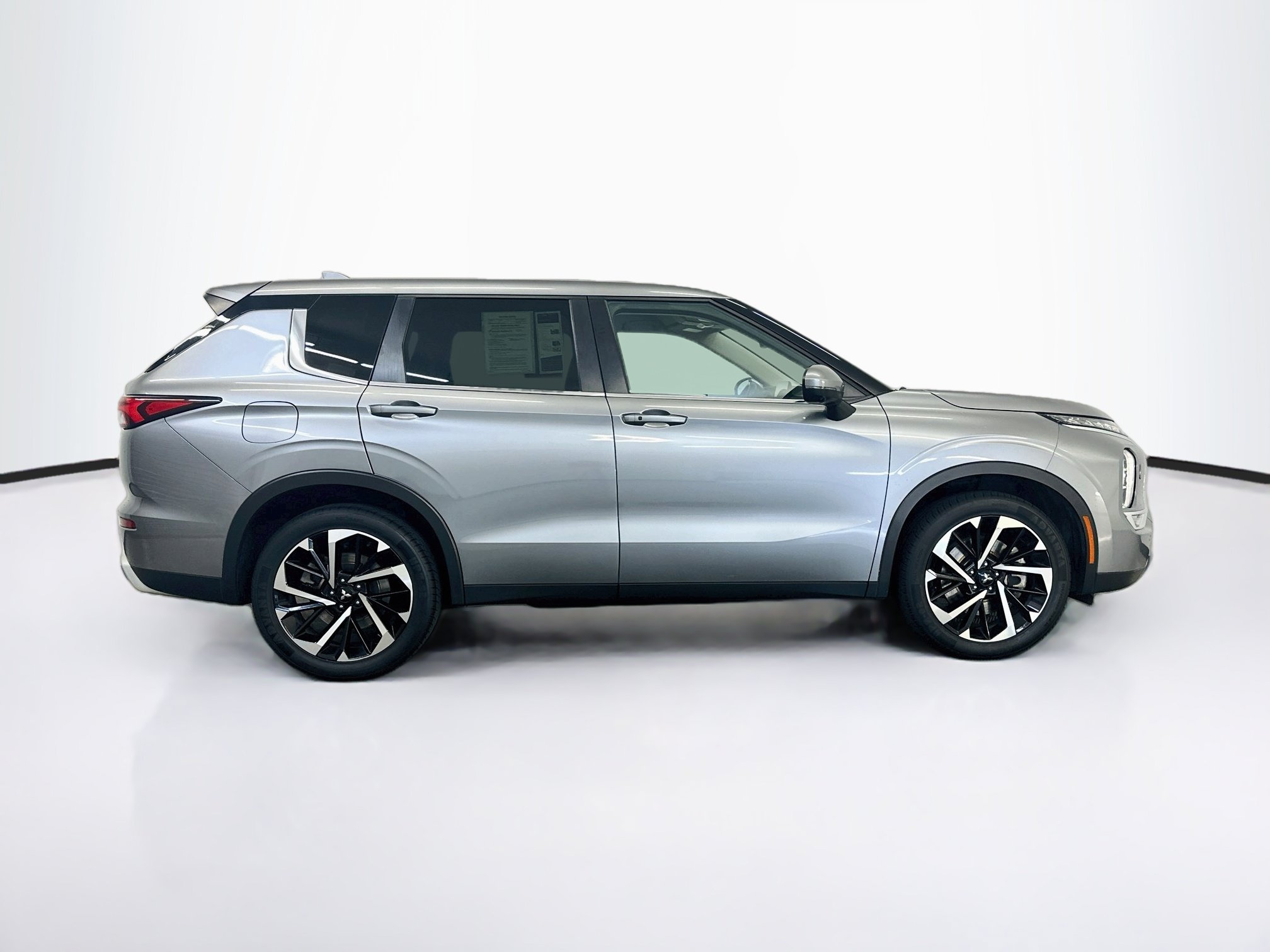 Used 2024 Mitsubishi Outlander SE AWD/4WD image 10