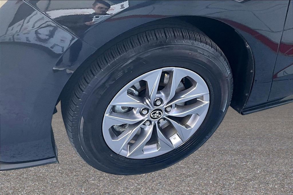 Certified 2026 Toyota Sienna LE image 33