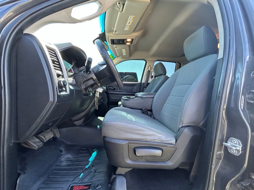 Used 2017 RAM 1500 Express AWD/4WD image 11