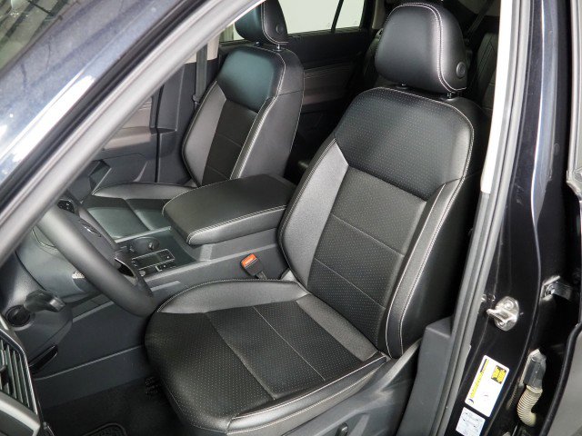 Used 2021 Volkswagen Atlas SE w/ Technology Package w/ Panoramic Sunroof Package image 13