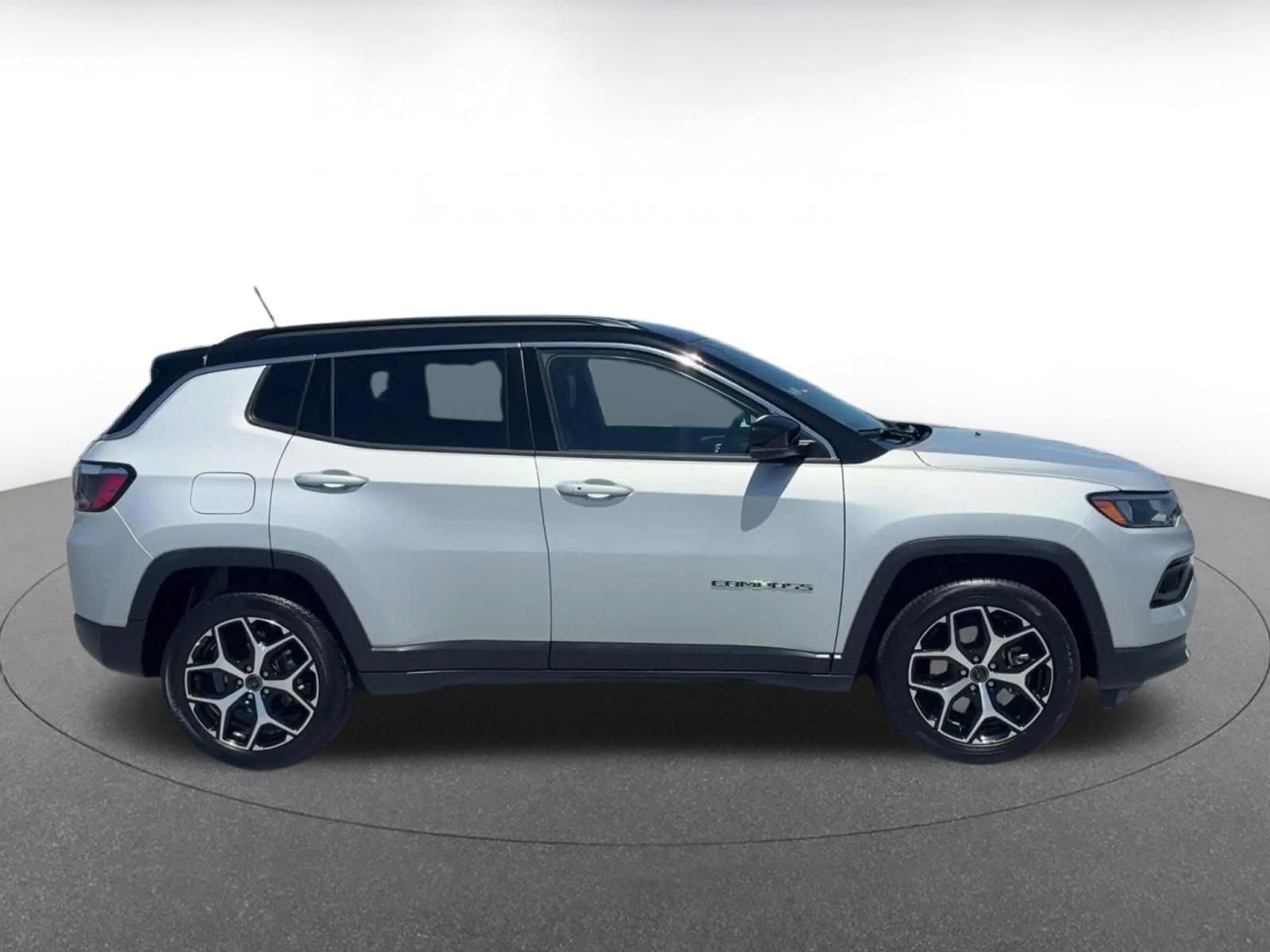 Used 2025 Jeep Compass Limited AWD/4WD image 16