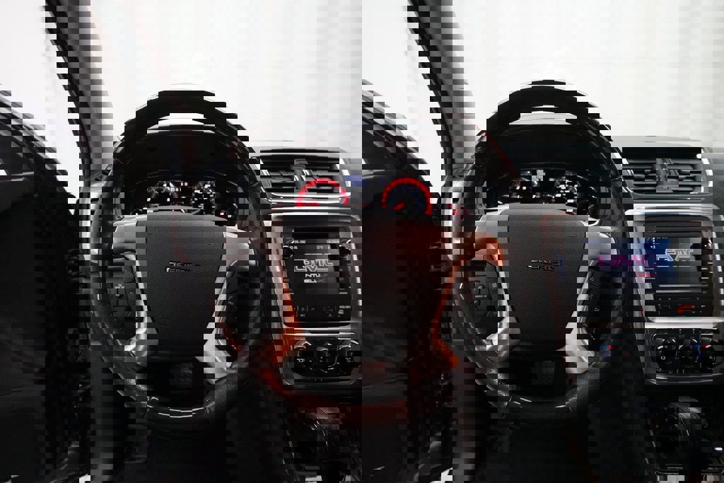 Used 2014 GMC Acadia Denali image 4