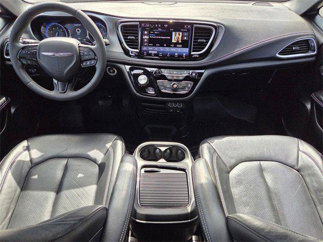 Certified 2022 Chrysler Pacifica Touring-L w/ S Appearance Package image 16