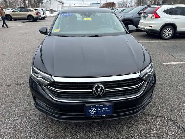 Certified 2024 Volkswagen Jetta SE image 2