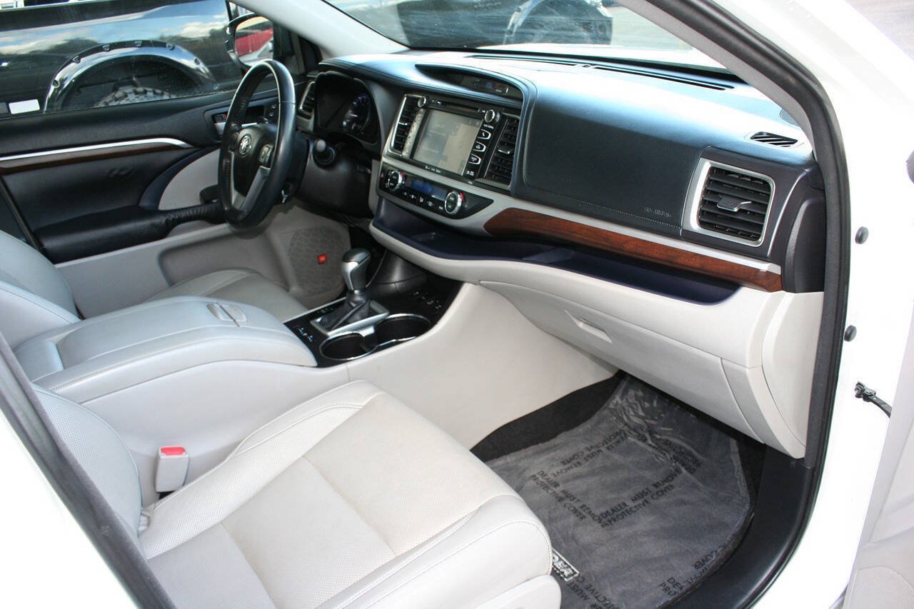 Used 2016 Toyota Highlander Limited AWD/4WD image 13