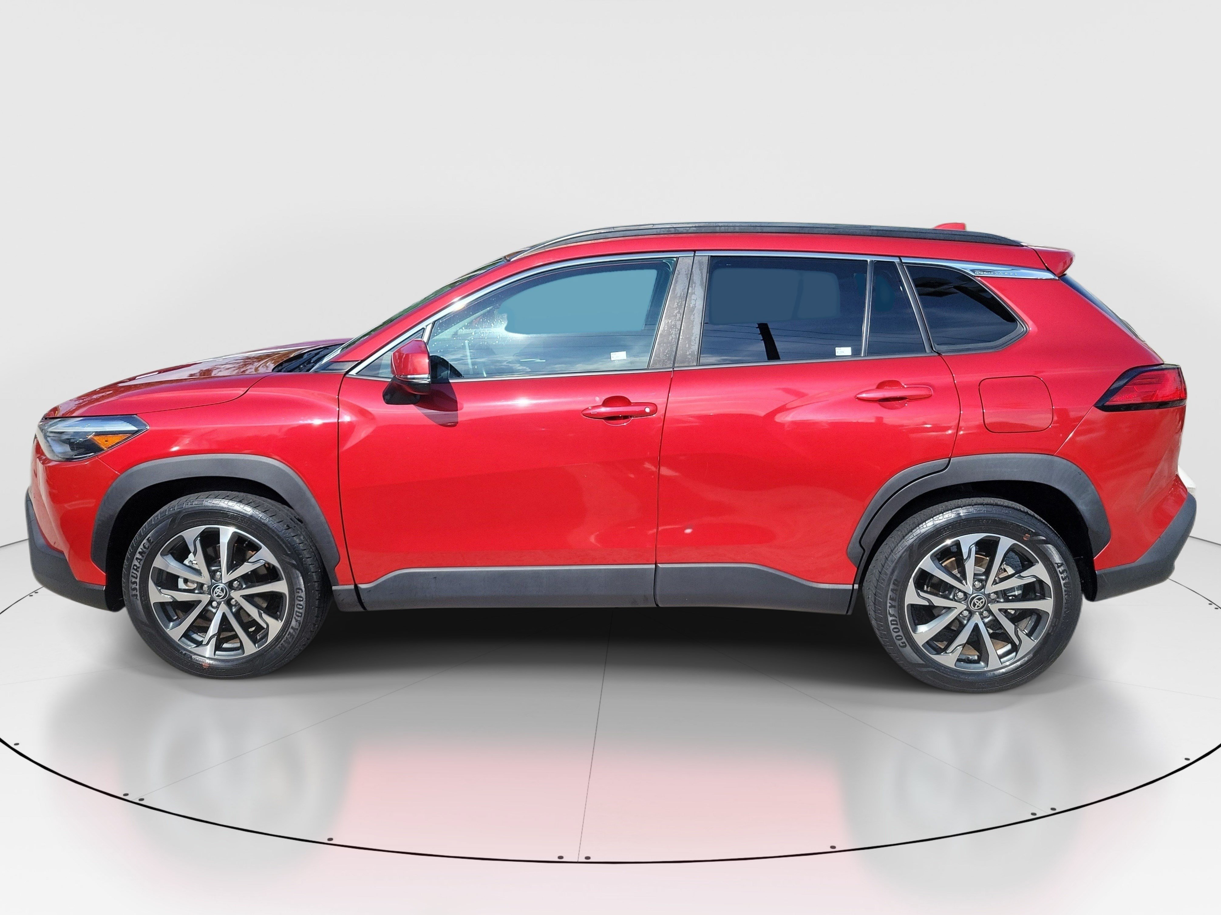 Used 2022 Toyota Corolla Cross XLE FWD image 4
