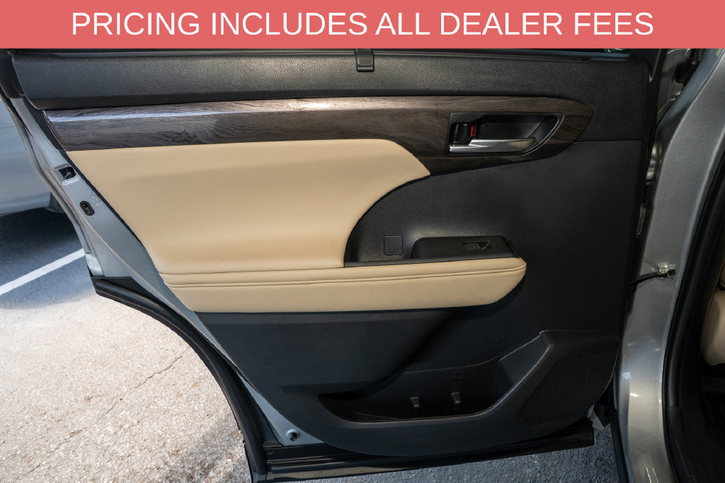 Used 2023 Toyota Highlander Limited FWD image 12