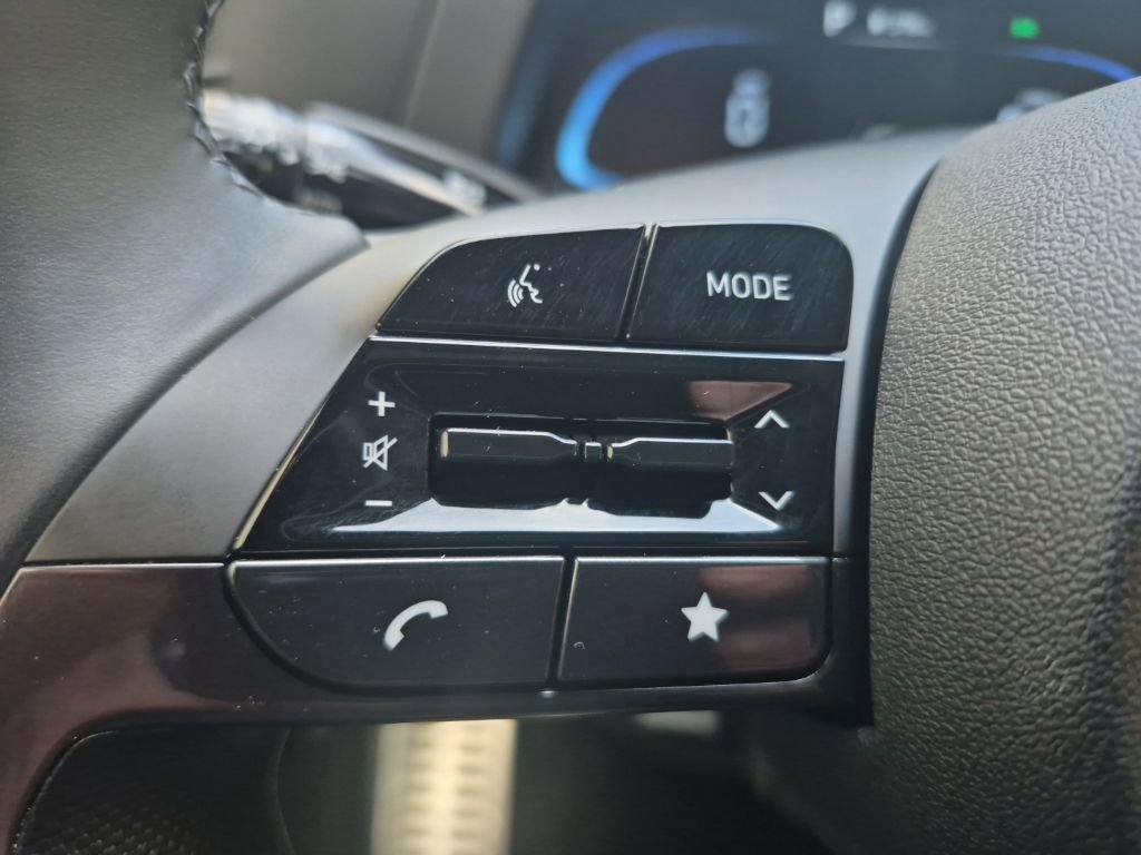 Used 2025 Hyundai Elantra Sport image 17