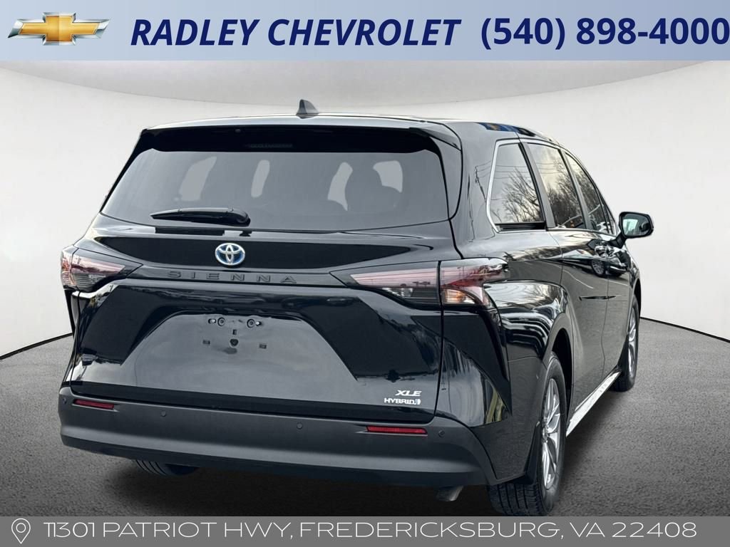Used 2023 Toyota Sienna XLE image 9