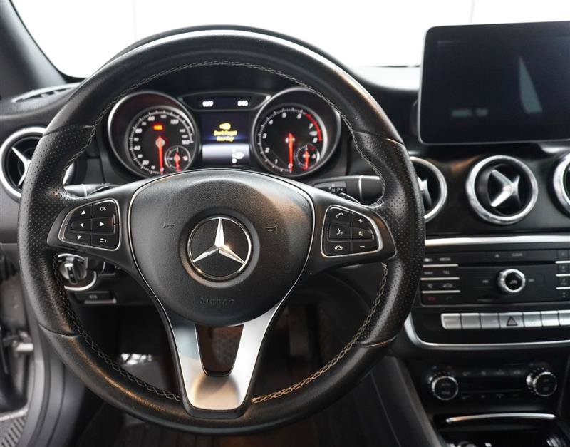 Used 2018 Mercedes-Benz CLA 250 image 12