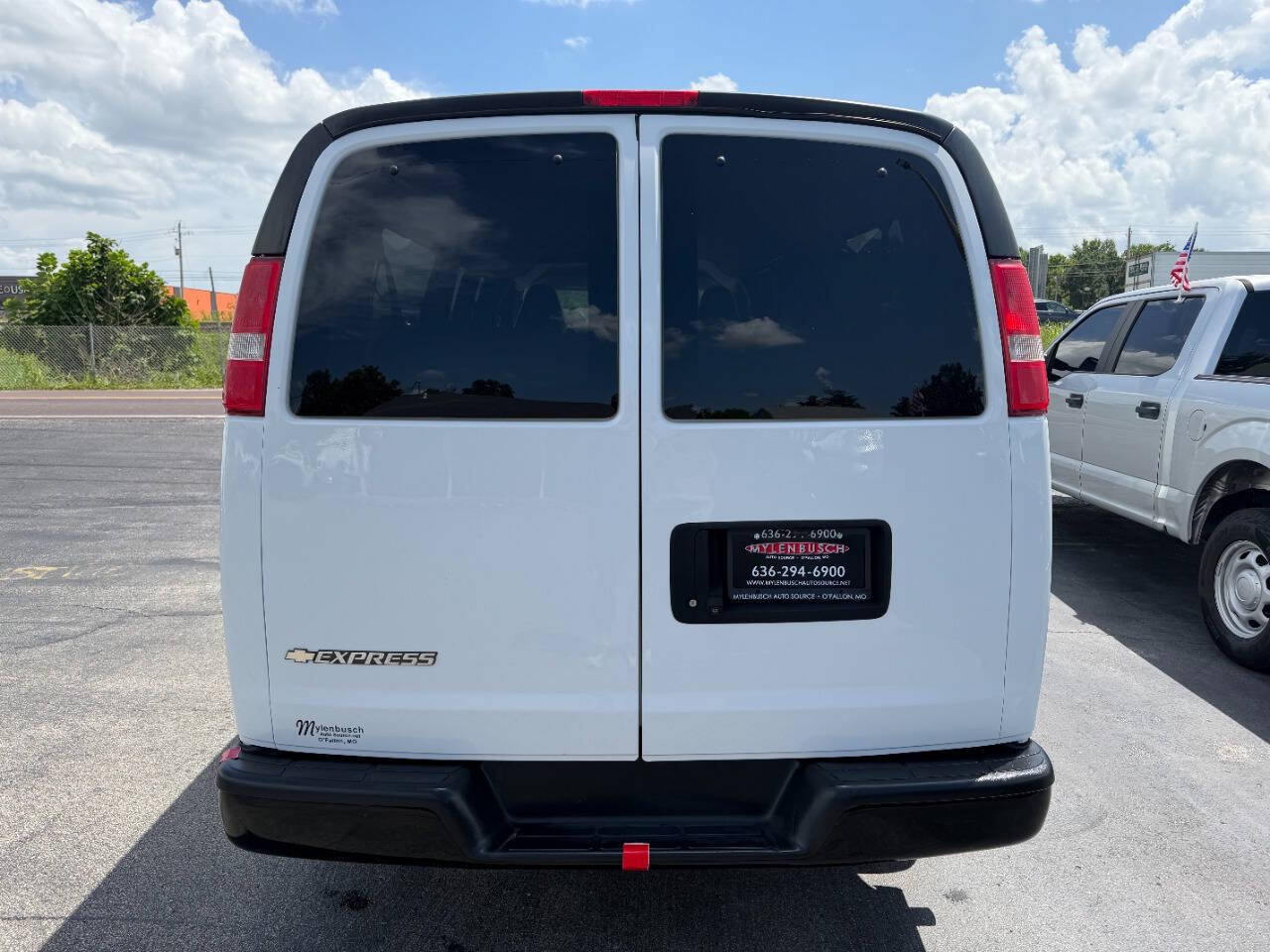 Used 2019 Chevrolet Express 3500 LS RWD image 6