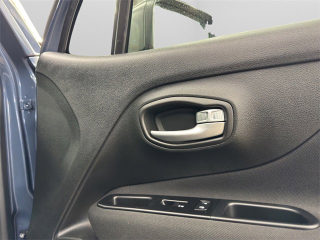 Used 2021 Jeep Renegade Latitude image 17