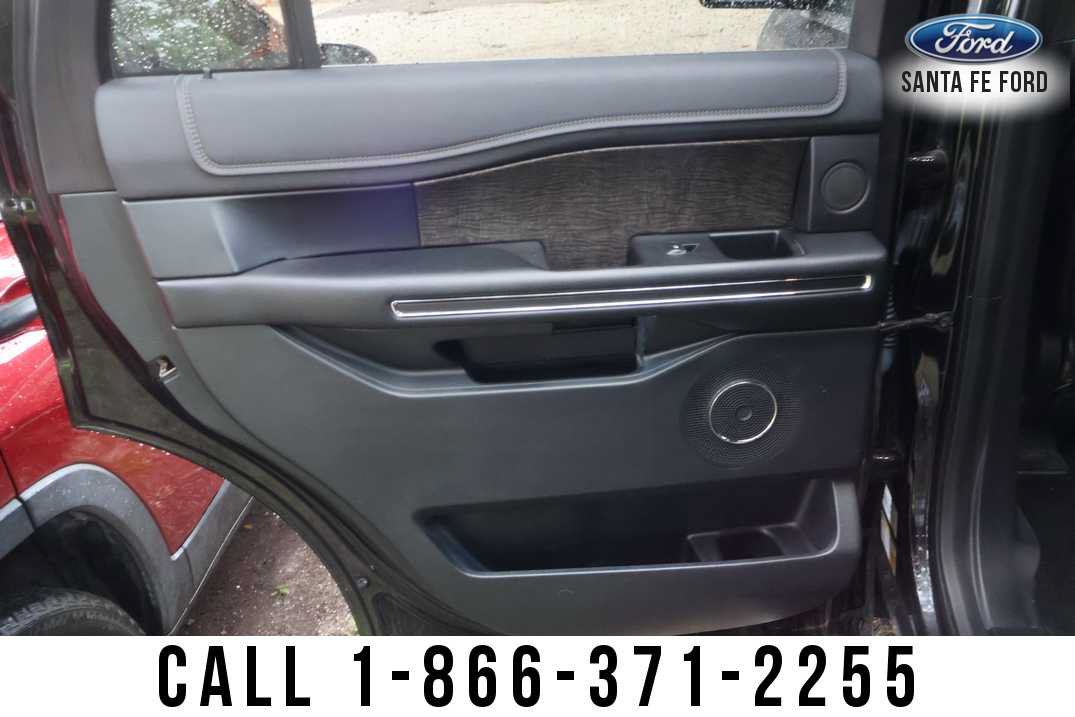 Used 2019 Ford Expedition Limited w/ Driver Assistance Package AWD/4WD image 17