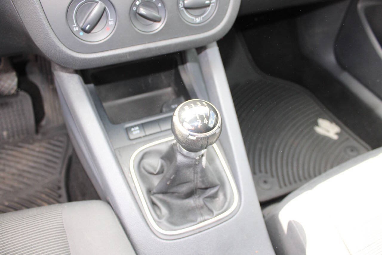 Used 2008 Volkswagen Rabbit S FWD image 17