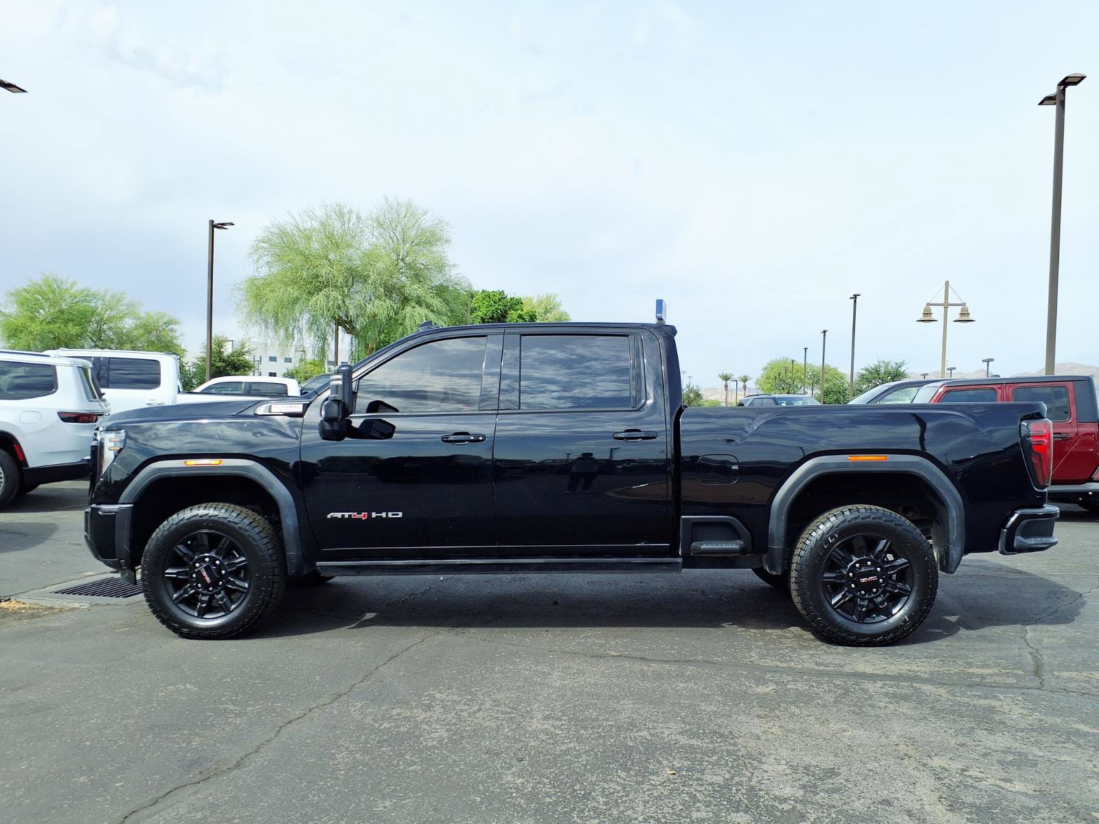 Used 2024 GMC Sierra 2500 AT4 w/ AT4 Premium Plus Package AWD/4WD image 3