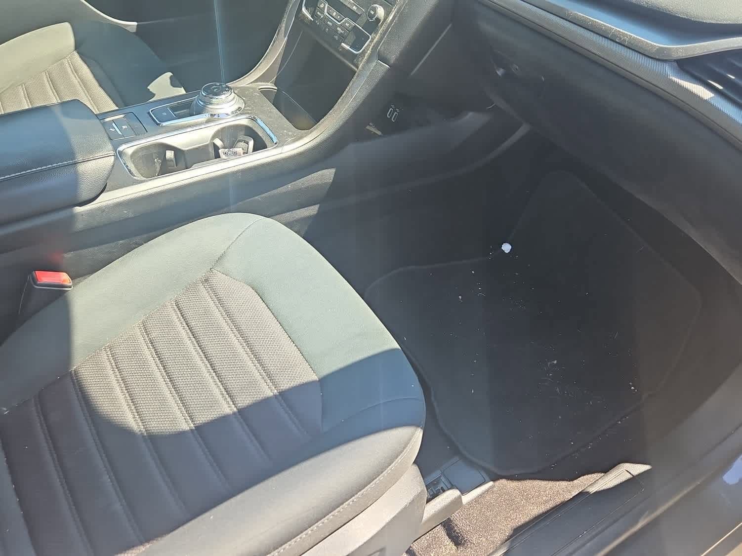 Used 2019 Ford Fusion SE FWD image 13