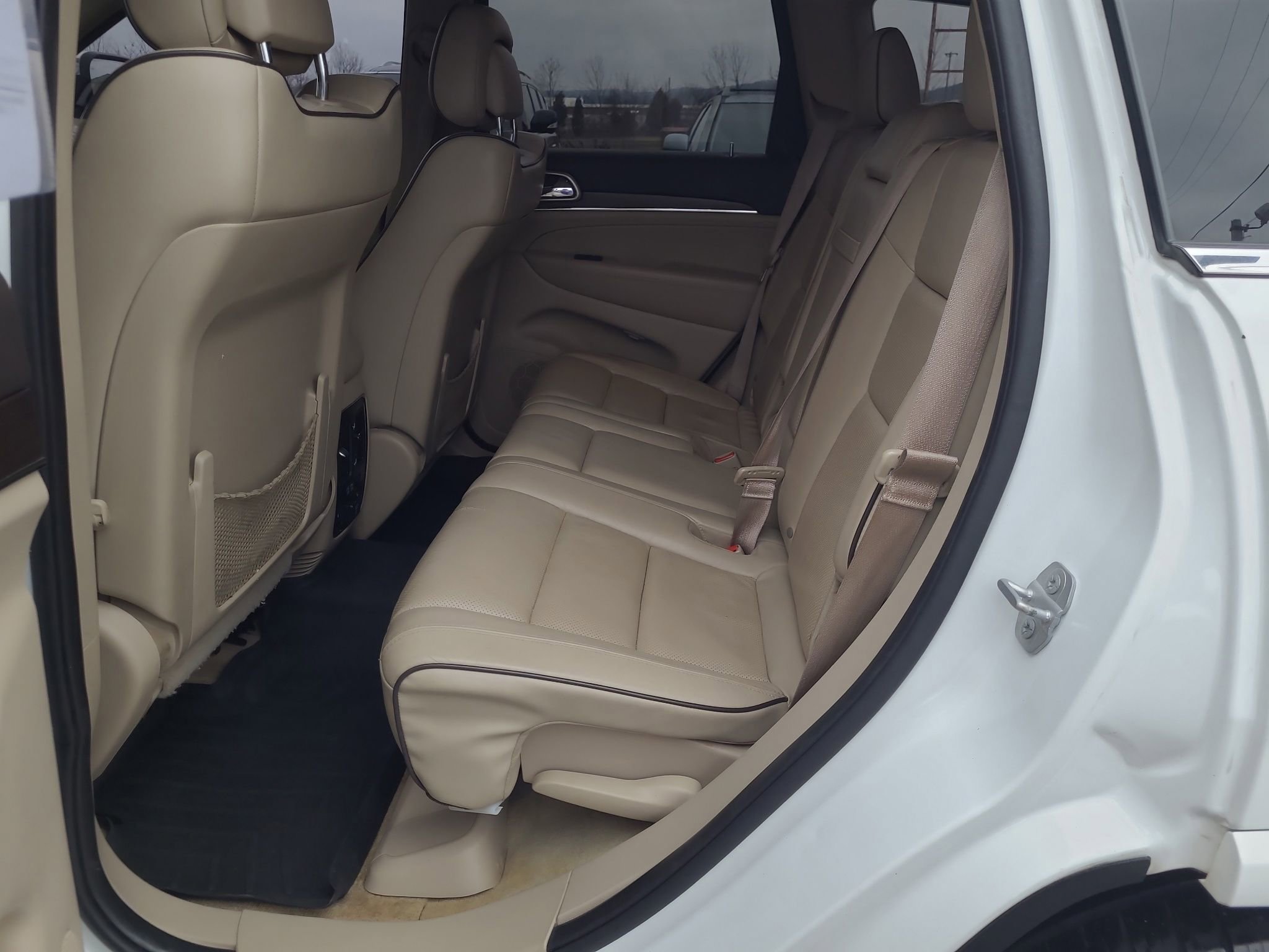 Used 2015 Jeep Grand Cherokee Overland w/ Advanced Technology Group image 23