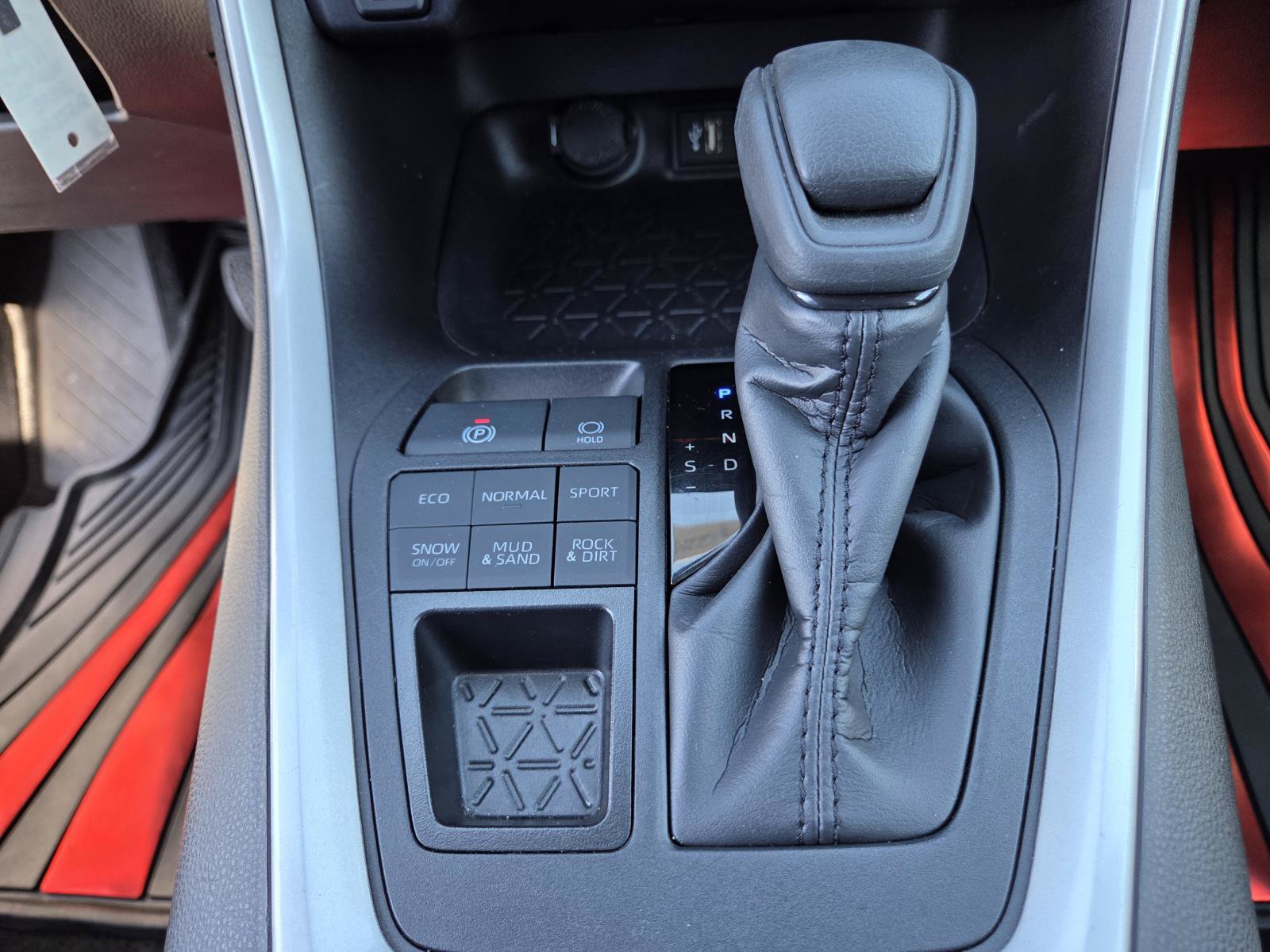 Used 2025 Toyota RAV4 LE AWD/4WD image 26