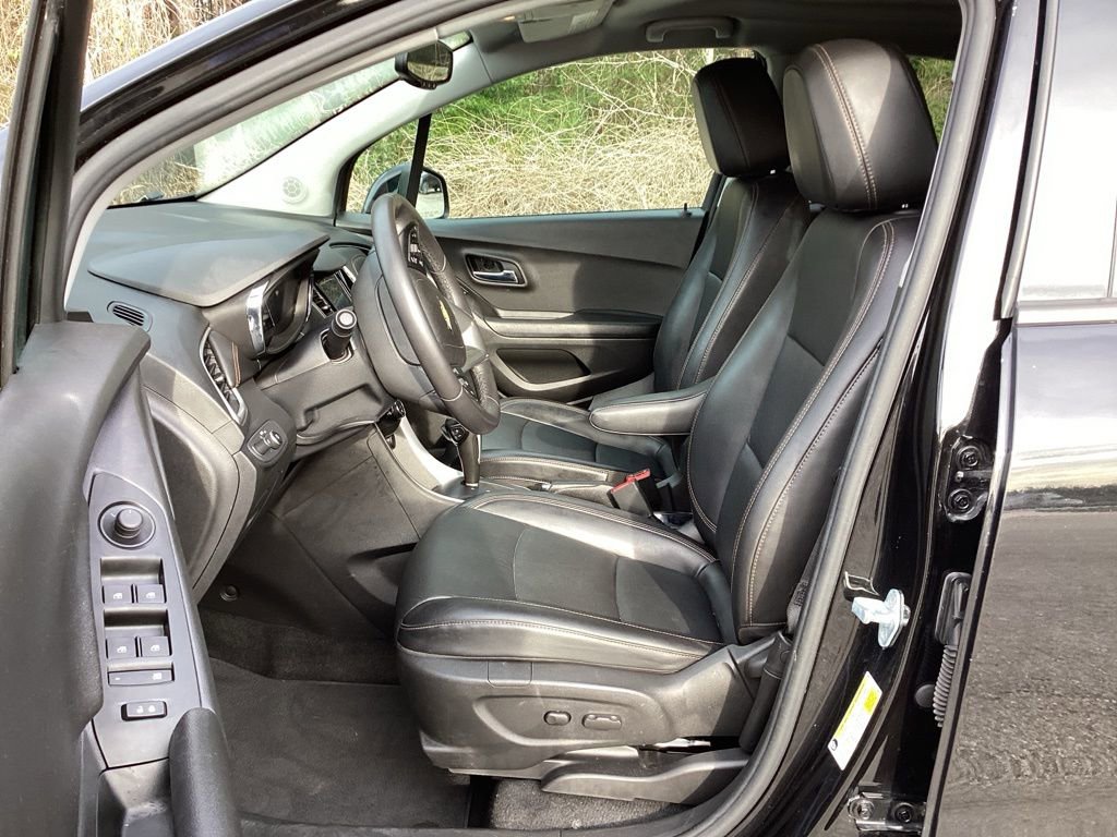 Used 2021 Chevrolet Trax LT w/ Premium Seat Package image 26