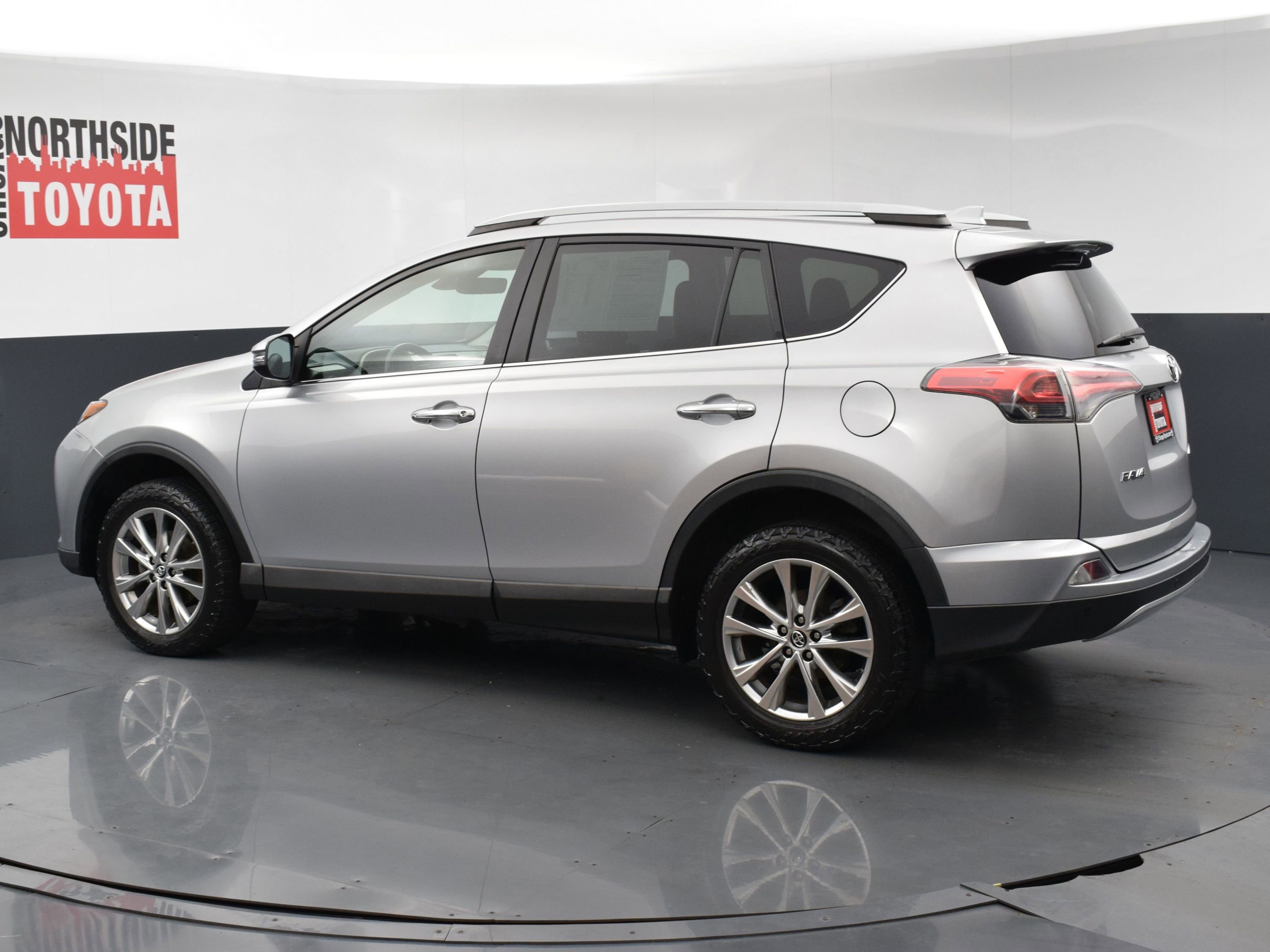 Used 2017 Toyota RAV4 Limited FWD image 2