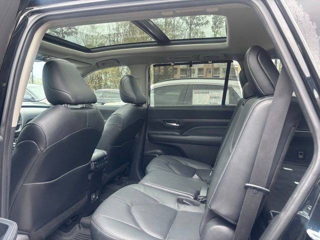 Used 2024 Toyota Grand Highlander image 6