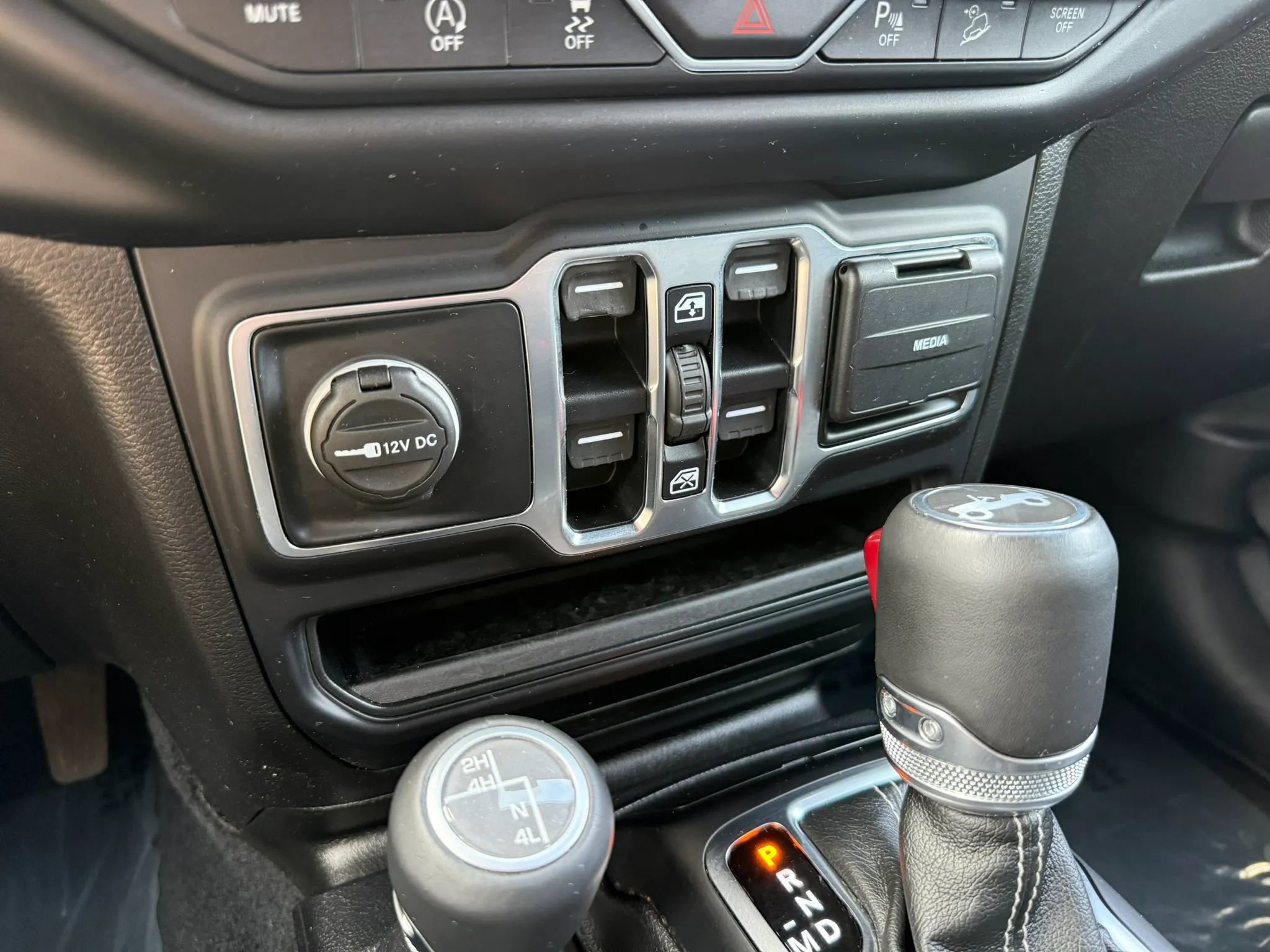 Used 2019 Jeep Wrangler Unlimited Sahara image 24