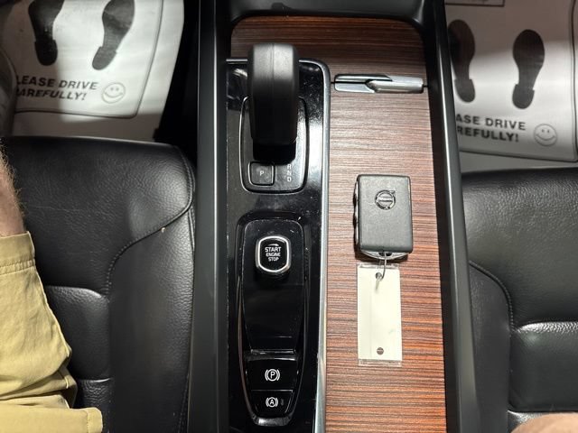 Used 2023 Volvo XC60 B5 Plus AWD/4WD image 12