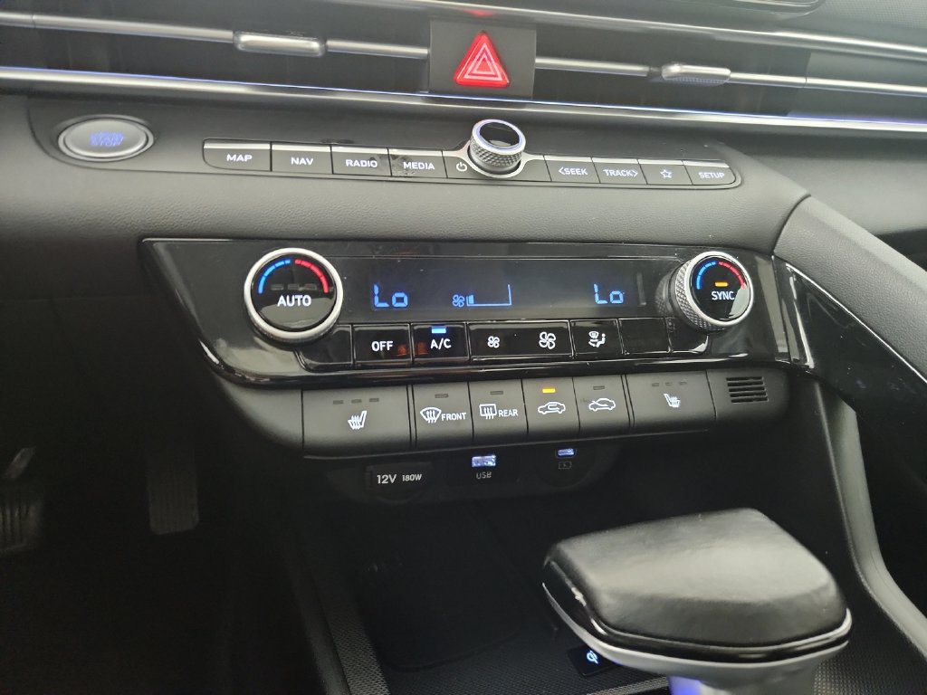 Used 2025 Hyundai Elantra Limited FWD image 29