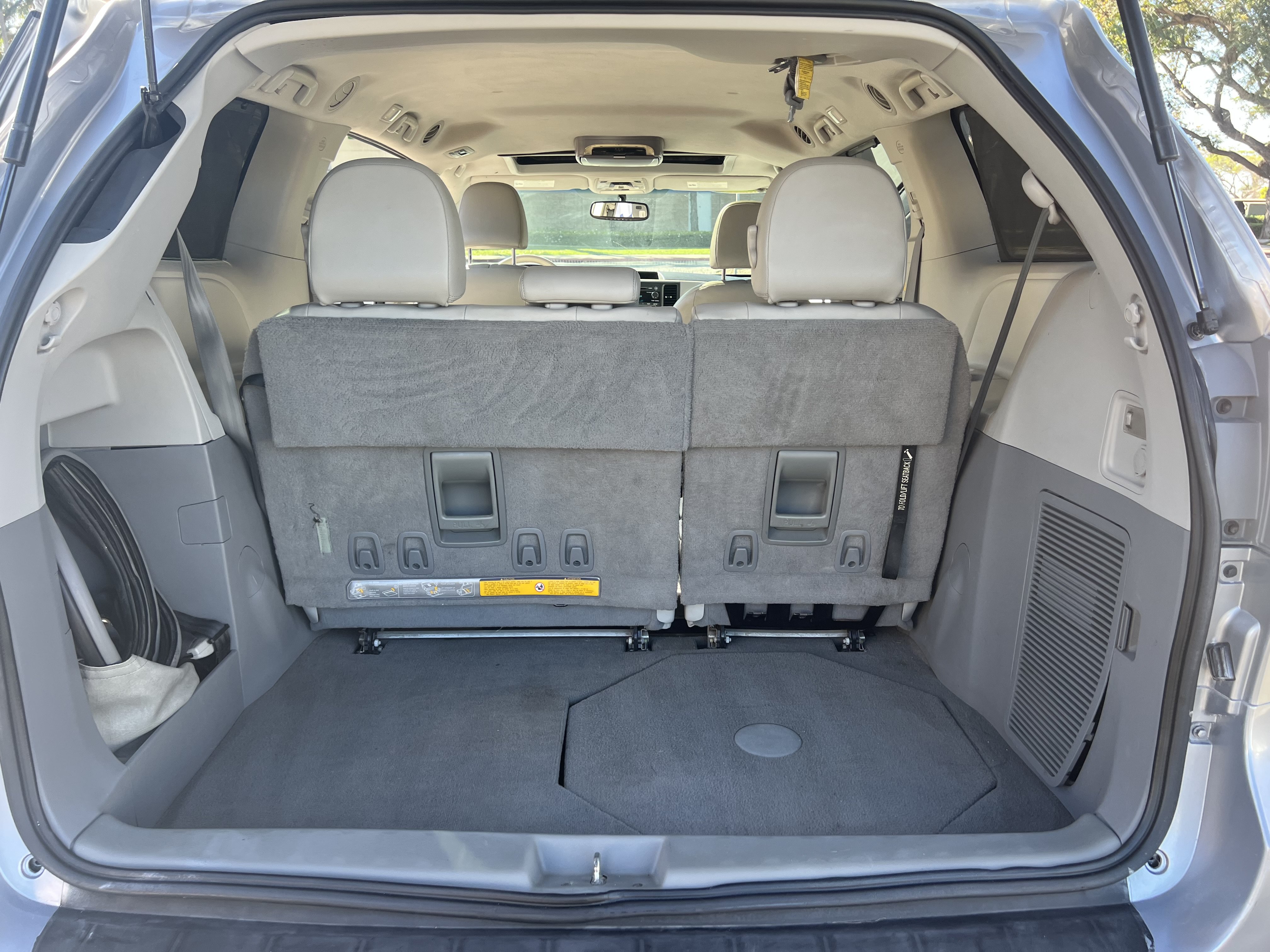 Used 2011 Toyota Sienna XLE FWD image 41