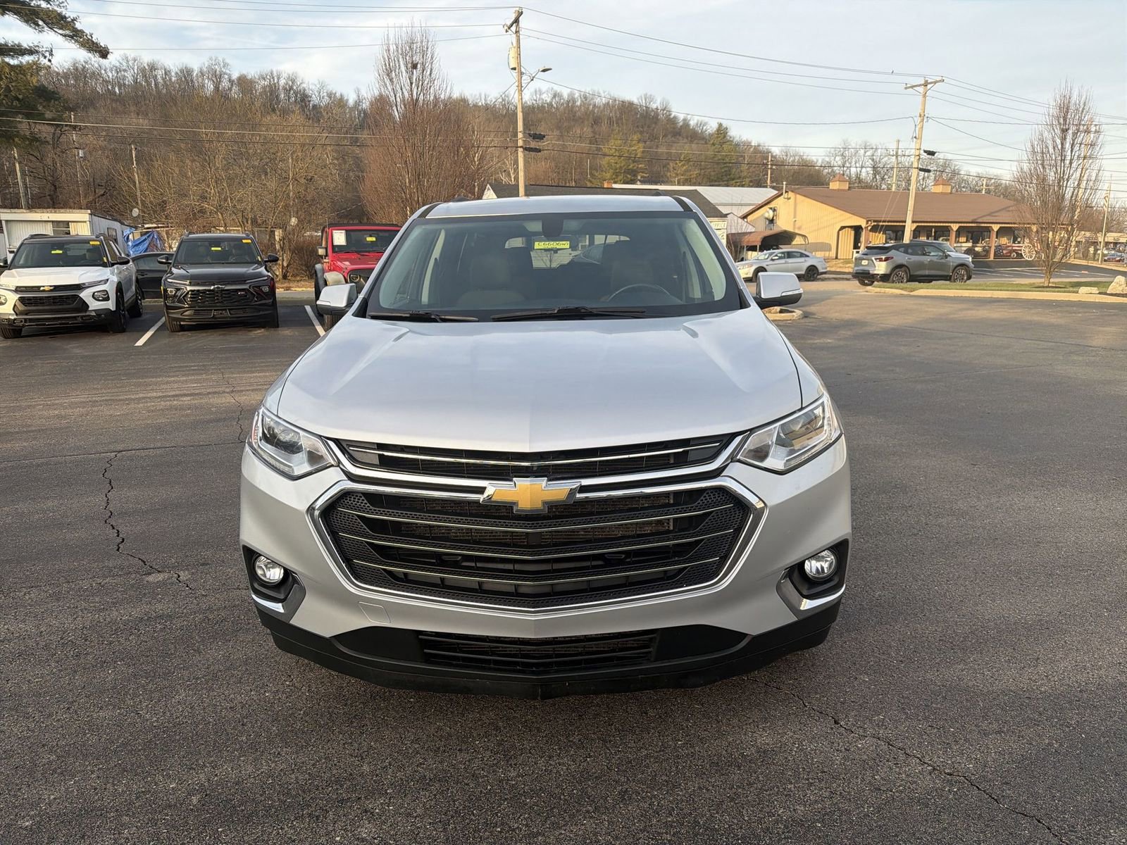 Used 2021 Chevrolet Traverse LT image 3