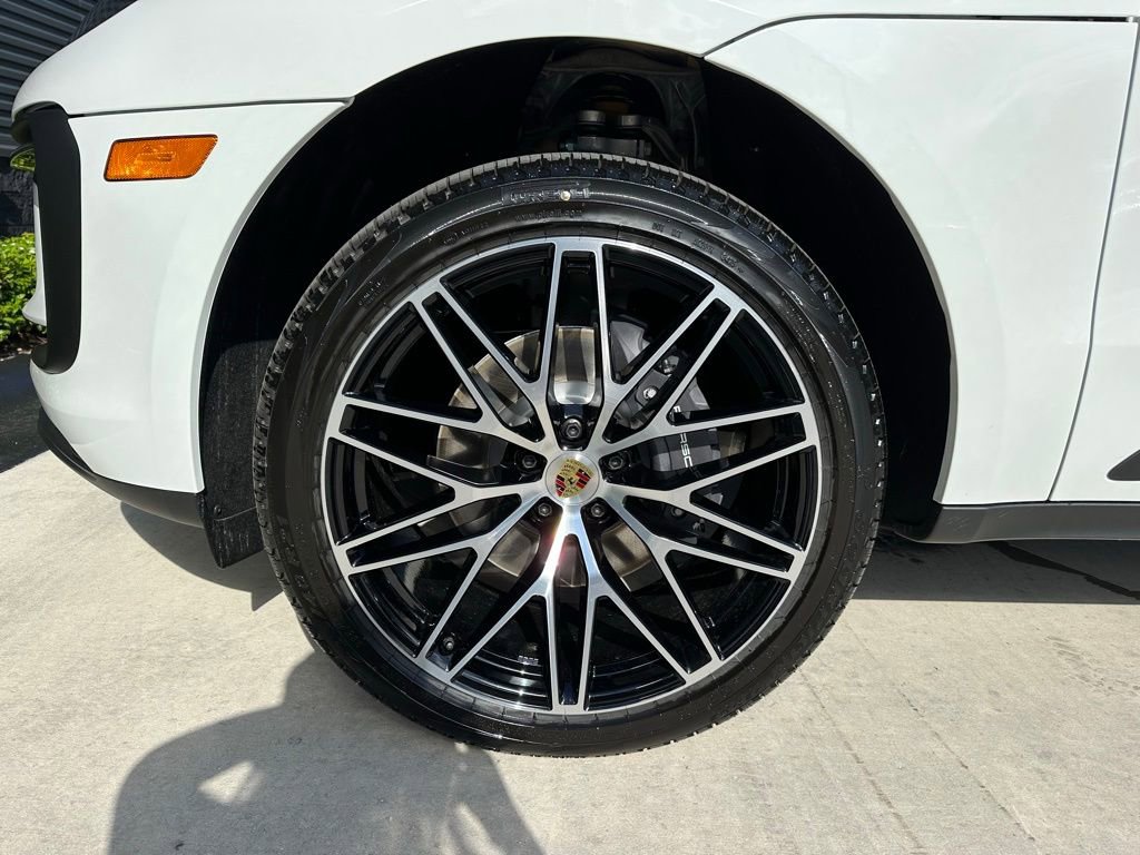 Certified 2026 Porsche Macan AWD/4WD image 45