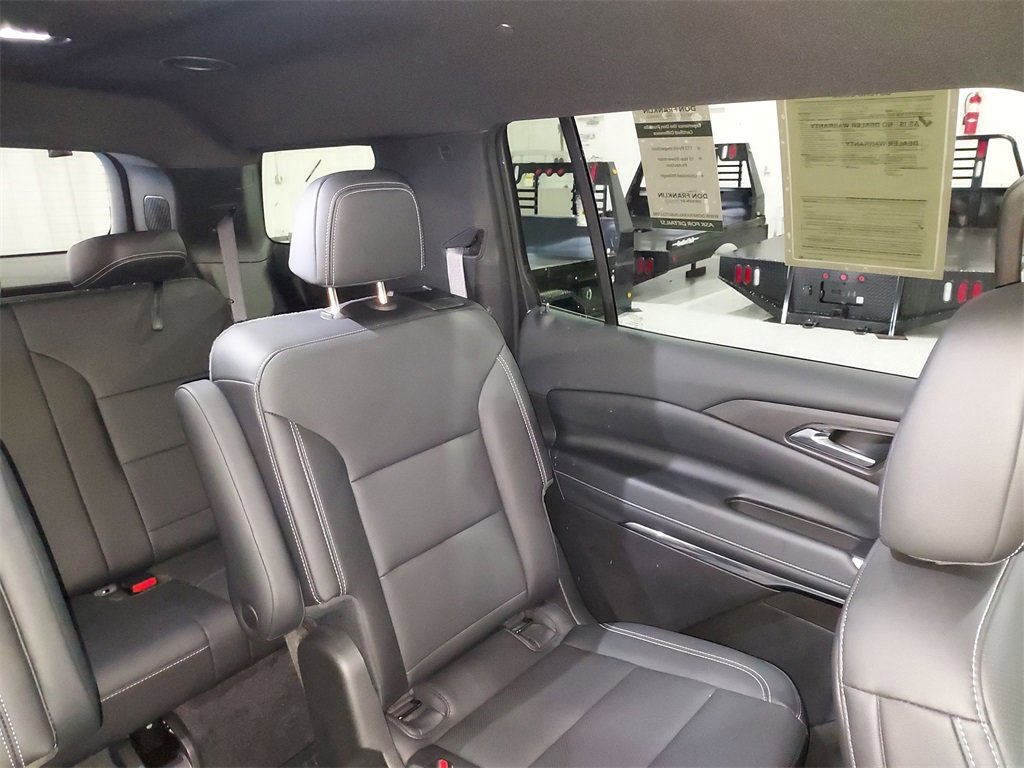 Used 2025 Chevrolet Traverse LT w/ Midnight/Sport Edition image 14