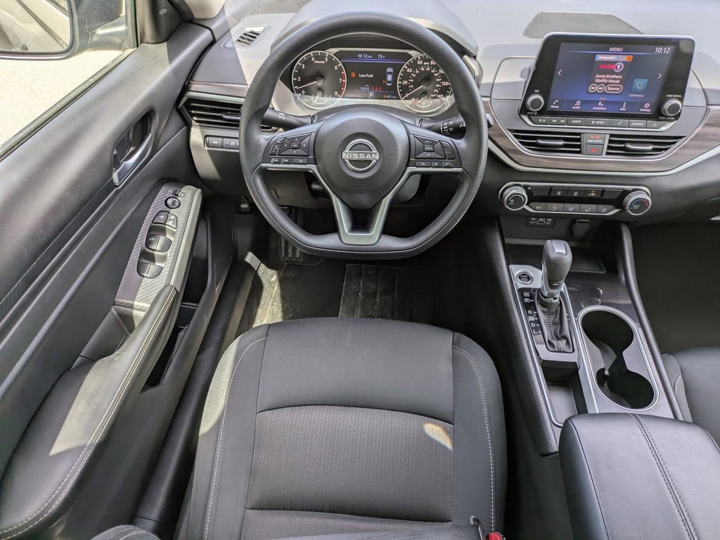 Used 2024 Nissan Altima 2.5 SV image 14