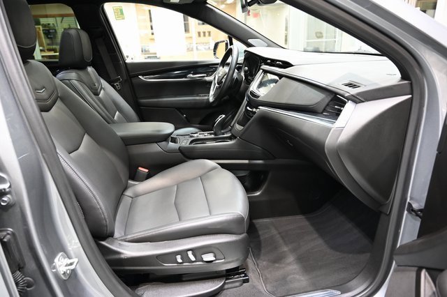 Used 2025 Cadillac XT5 Premium Luxury image 11