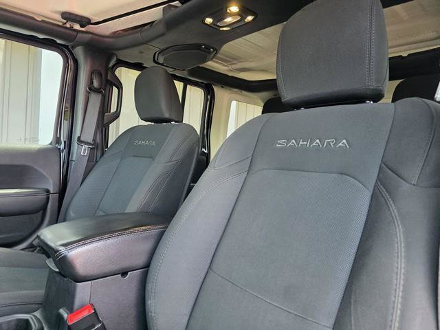 Used 2020 Jeep Wrangler Unlimited Sahara w/ Dual Top Group AWD/4WD image 9