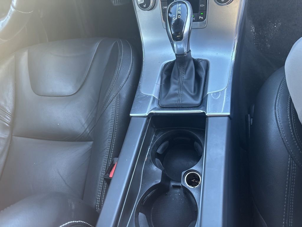 Used 2018 Volvo V60 T5 Dynamic w/ Vision Package image 31