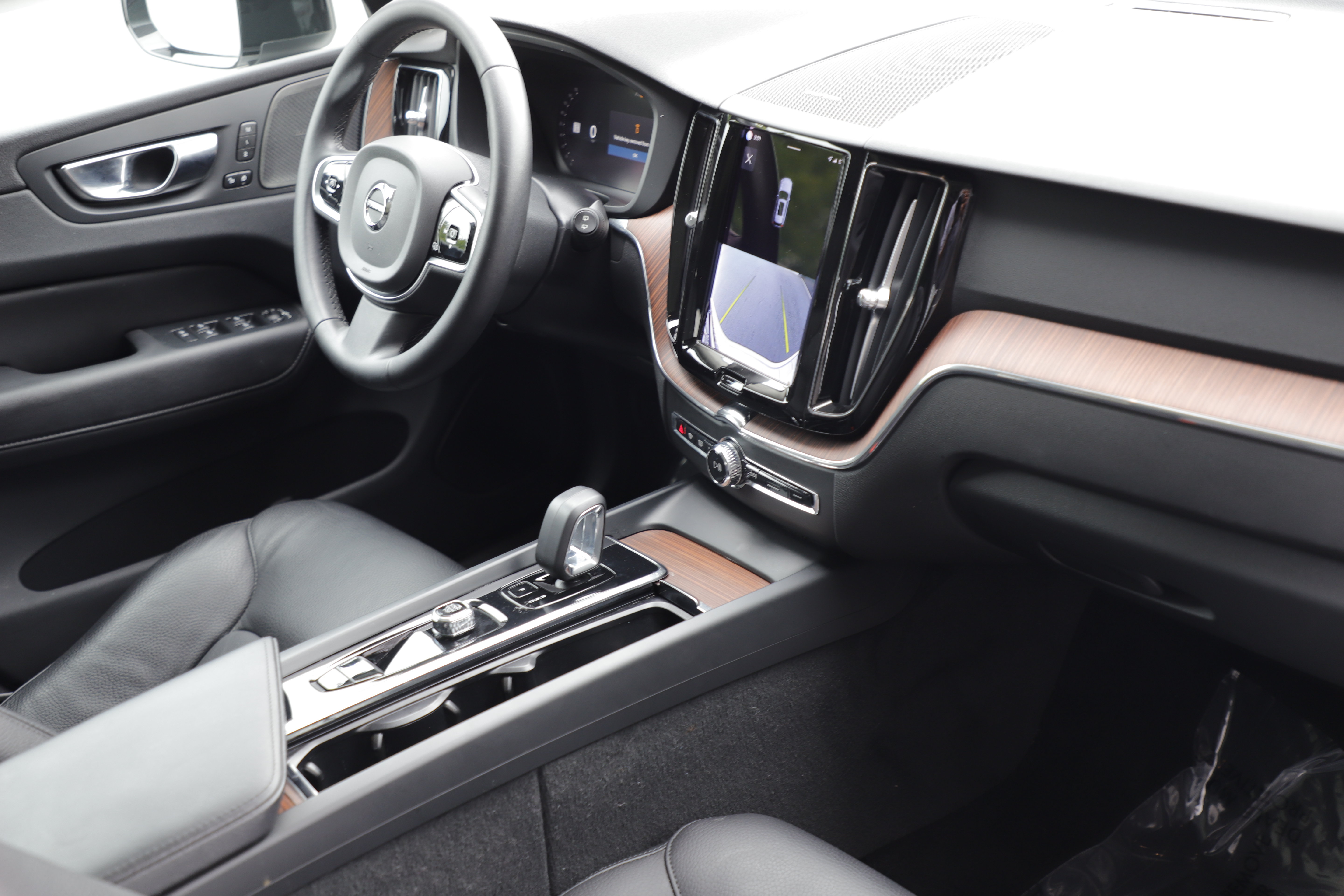 Used 2023 Volvo XC60 B5 Plus w/ Climate Package AWD/4WD image 12