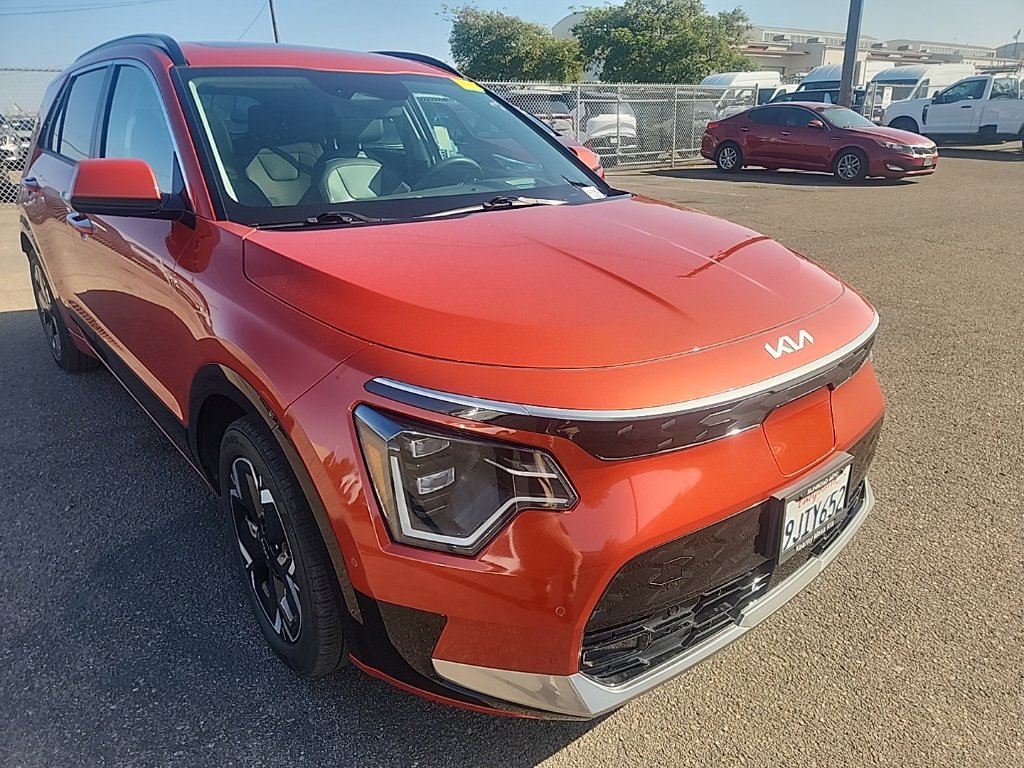 Certified 2023 Kia Niro Wave FWD image 1