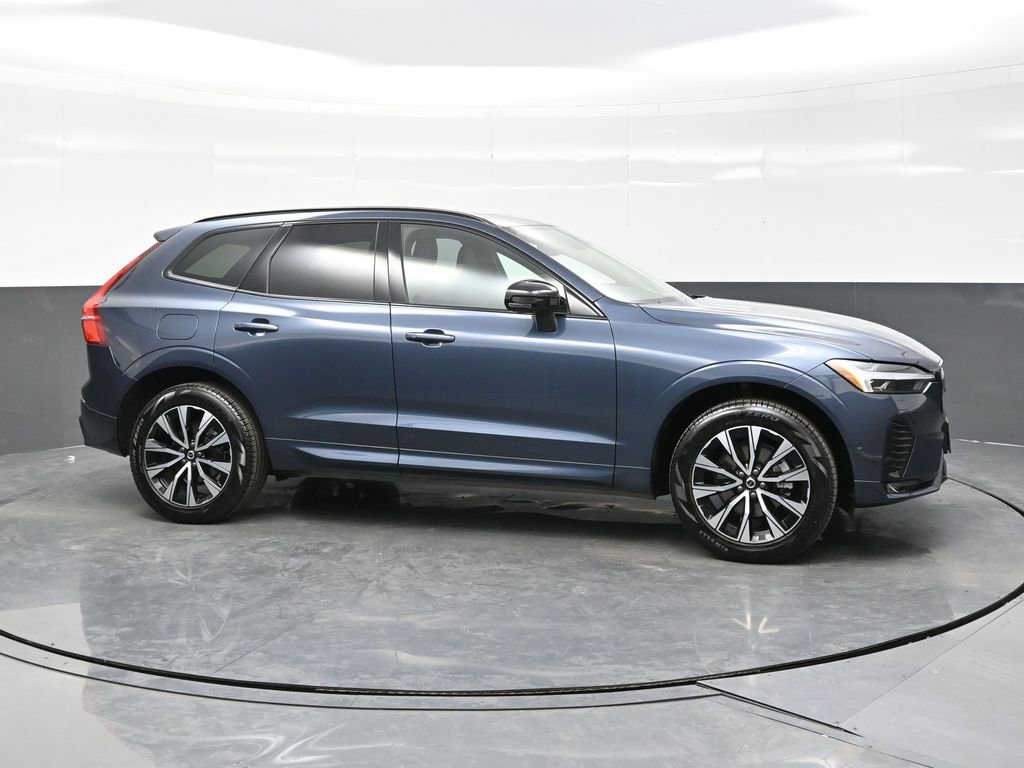 Used 2025 Volvo XC60 B5 Plus AWD/4WD image 8
