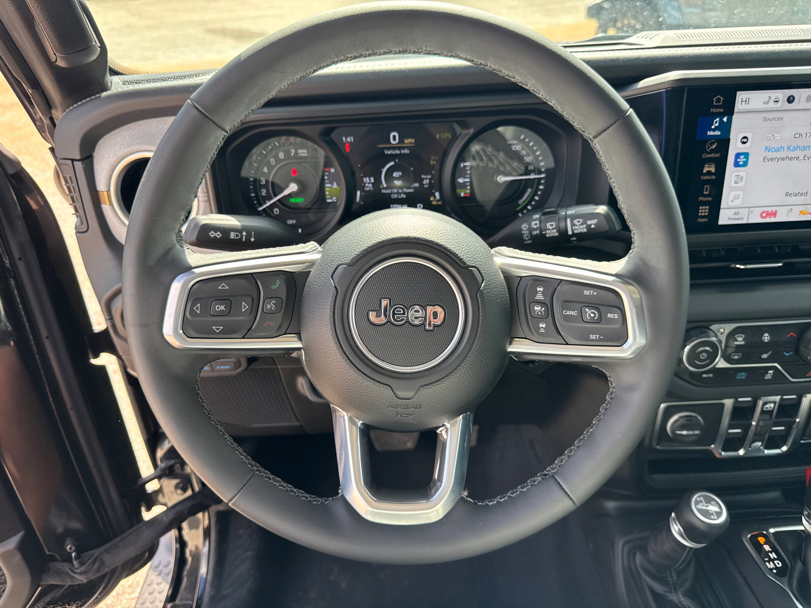 Used 2025 Jeep Wrangler Sahara image 22