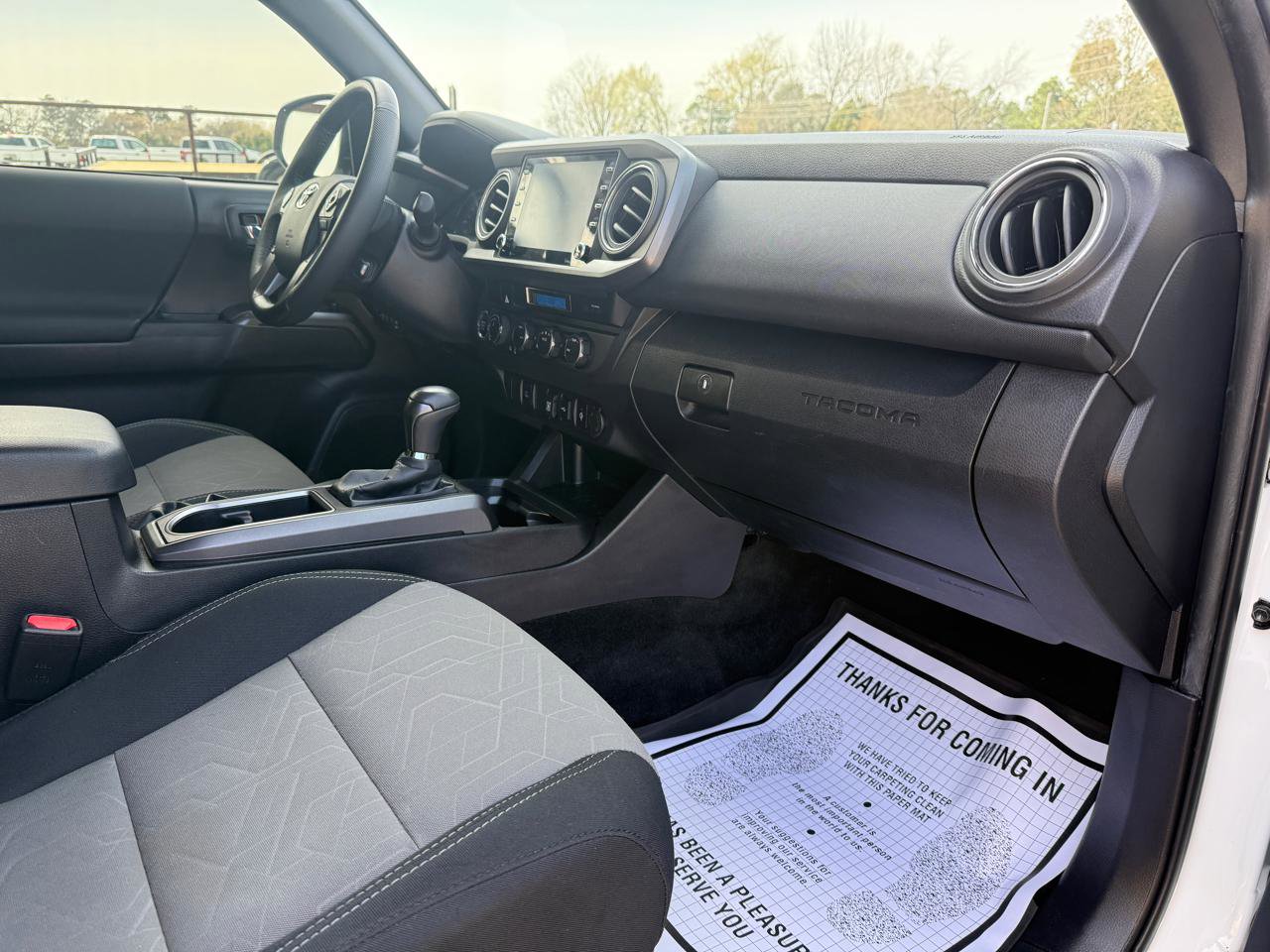 Used 2022 Toyota Tacoma TRD Off-Road AWD/4WD image 19