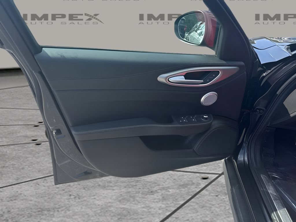 Used 2024 Alfa Romeo Giulia Veloce RWD image 23