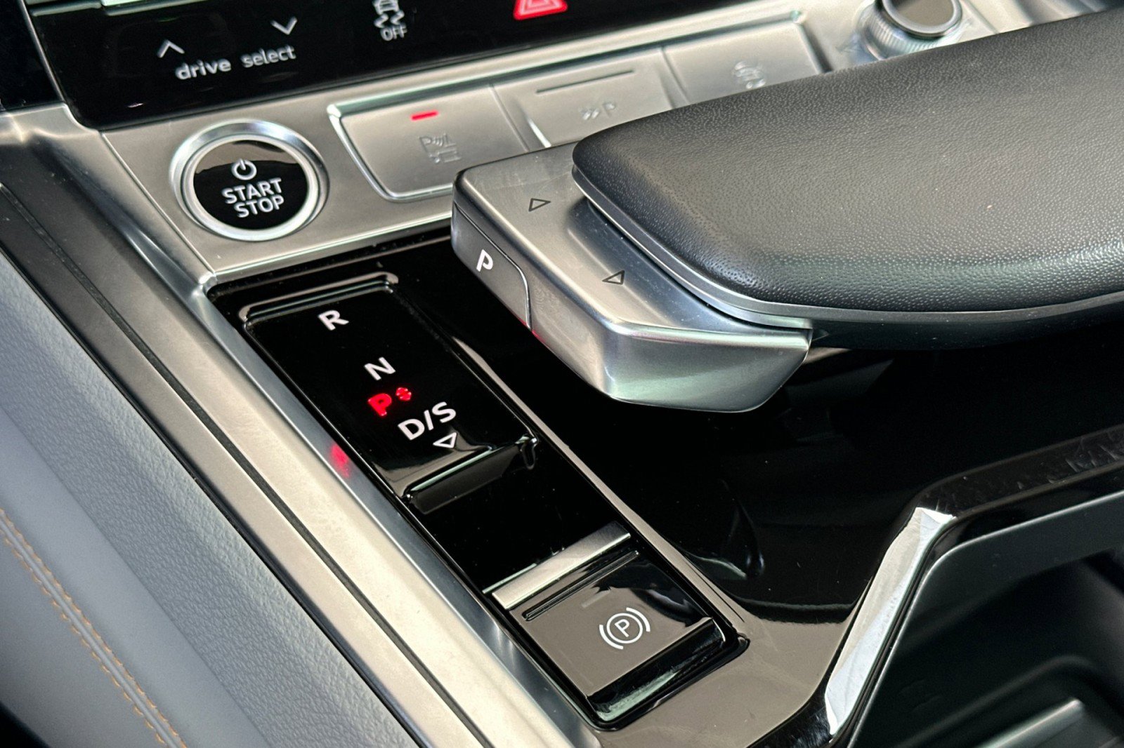 Used 2024 Audi Q8 e-tron Prestige w/ Prestige Package image 22