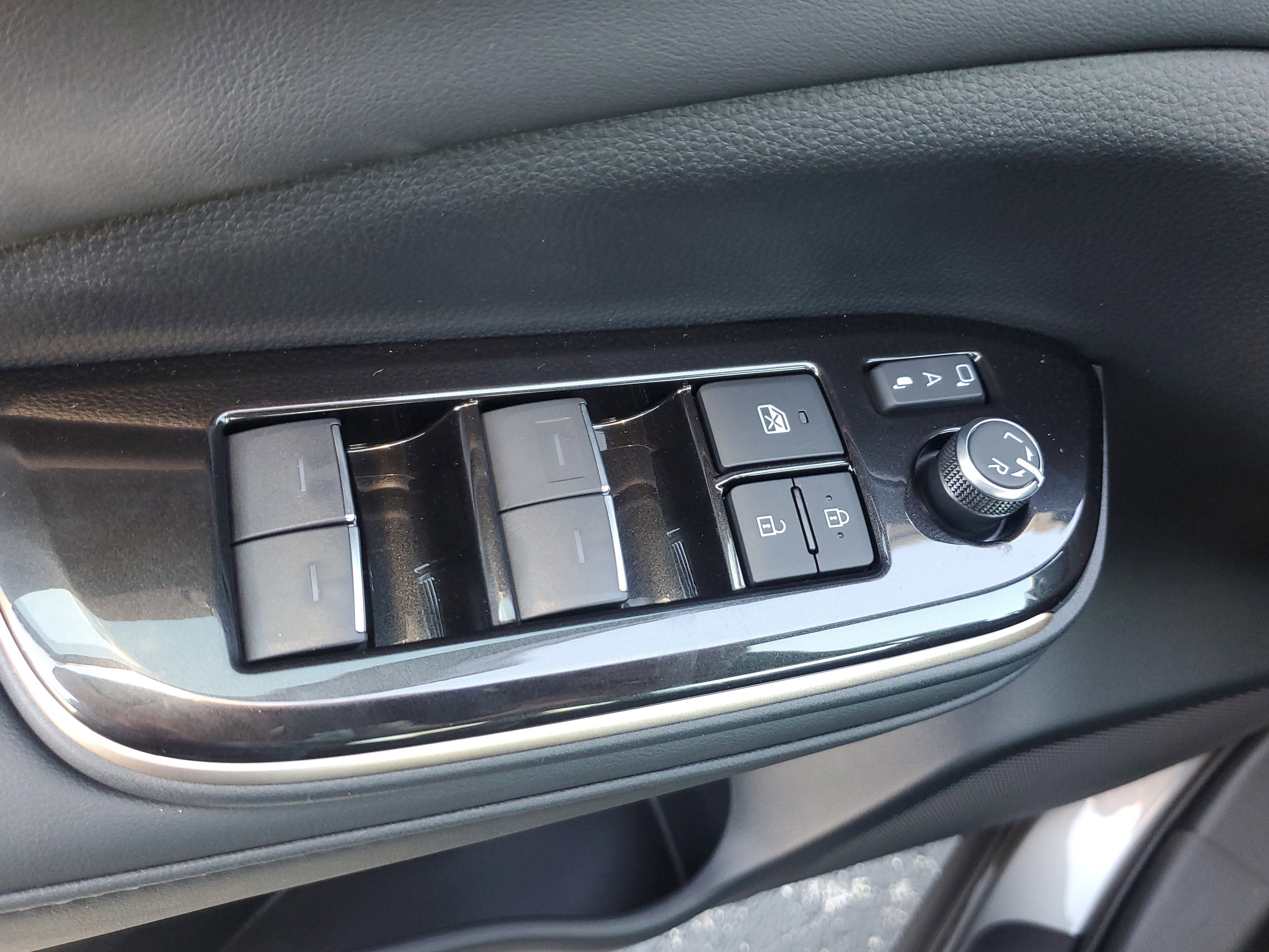 New 2026 Toyota Crown Platinum image 18