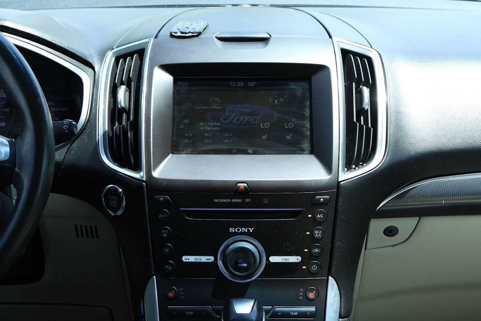 Used 2015 Ford Edge Titanium AWD/4WD image 16