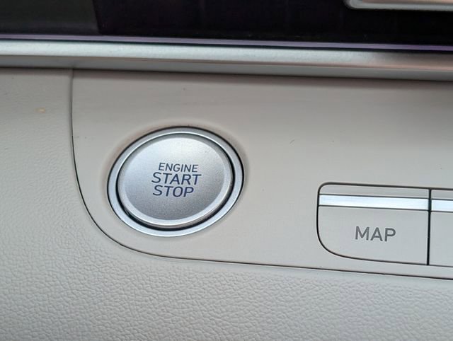 Used 2024 Hyundai Elantra Limited image 32