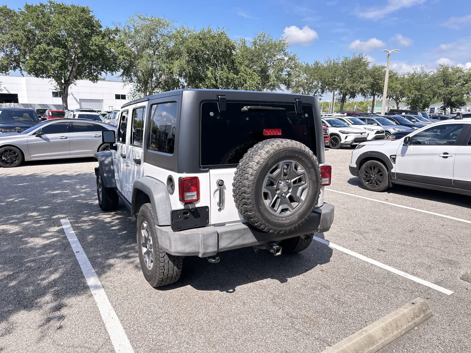 Used 2017 Jeep Wrangler Unlimited Rubicon w/ Connectivity Group AWD/4WD image 6