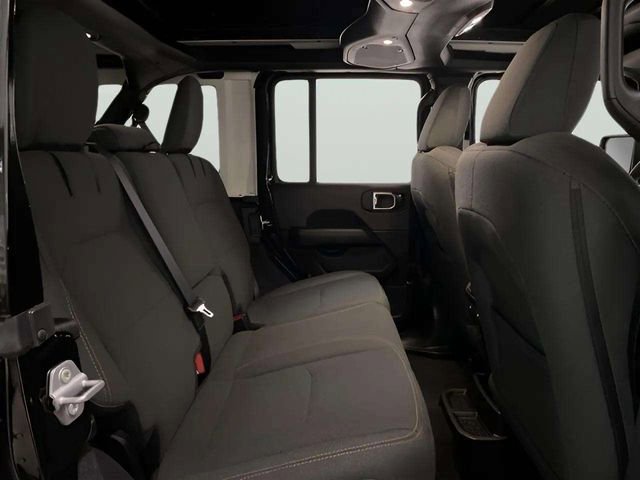 Used 2025 Jeep Wrangler Unlimited Sahara w/ Safety Group image 18