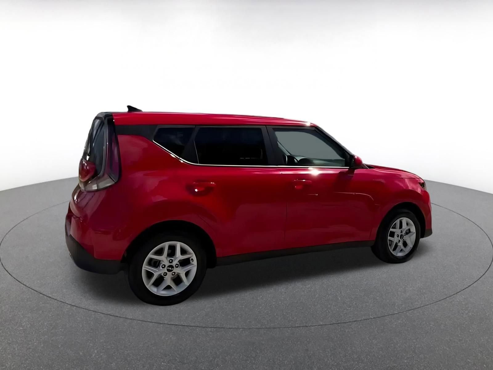 Used 2025 Kia Soul LX w/ LX Technology Package FWD image 12