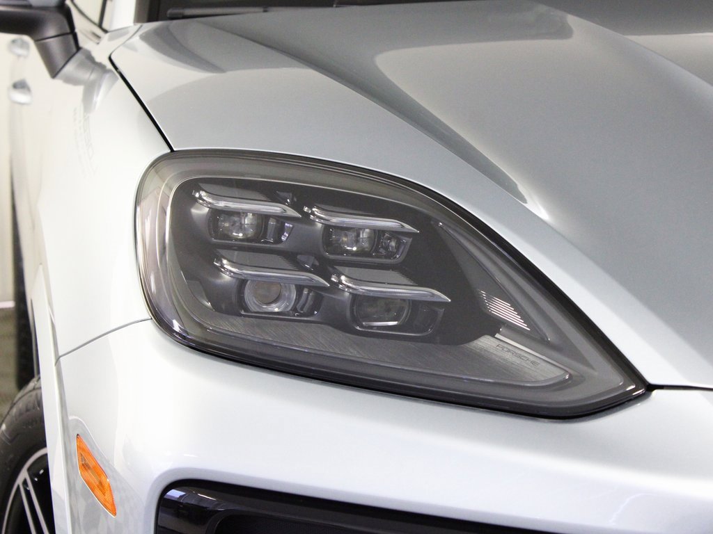 Used 2025 Porsche Cayenne image 11